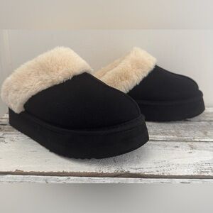 Platform Slip On Clogs. Size 7-8, EU 38-39.